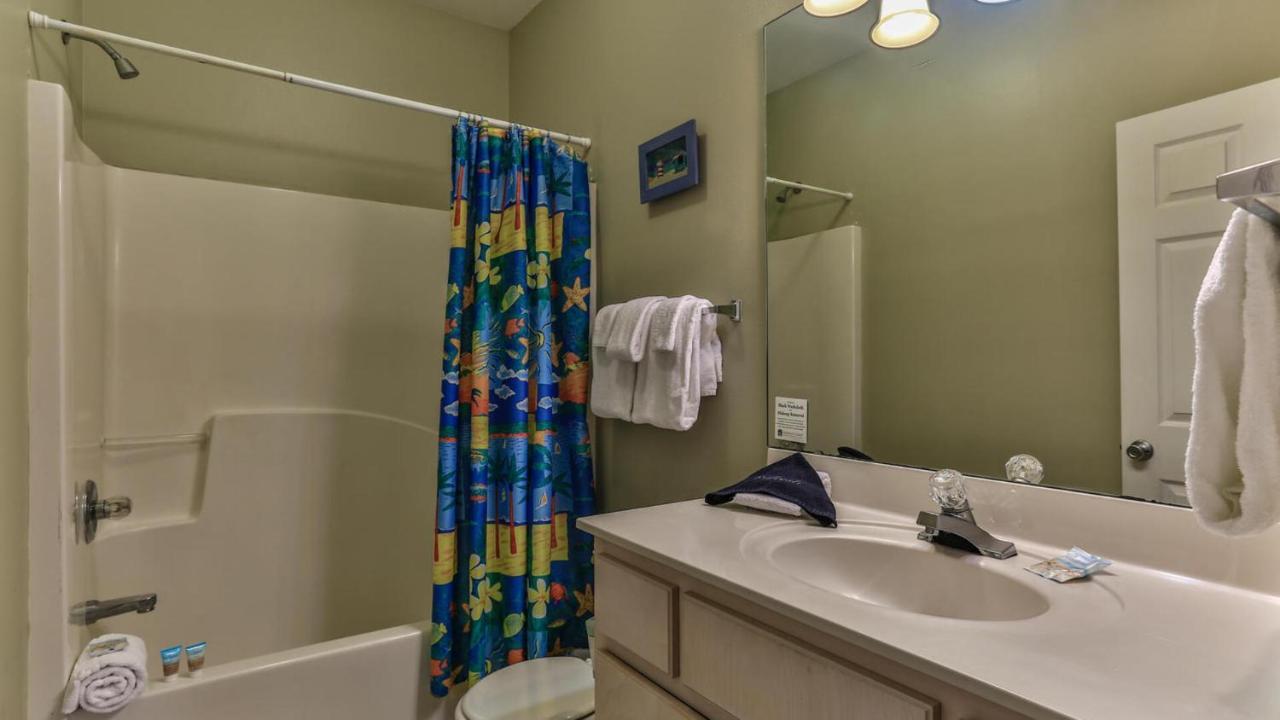 Biglows Bungalow: Beachside Retreat with Pet-Friendly Perks Destin Exterior photo