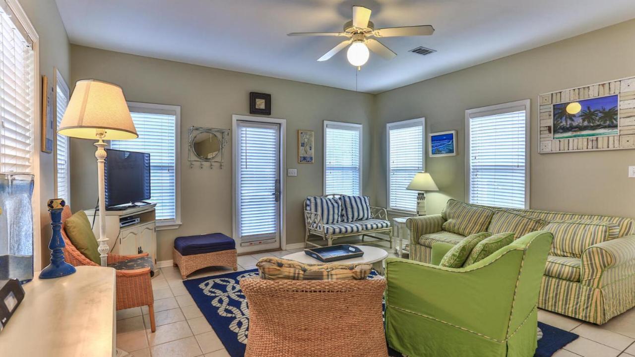 Biglows Bungalow: Beachside Retreat with Pet-Friendly Perks Destin Exterior photo