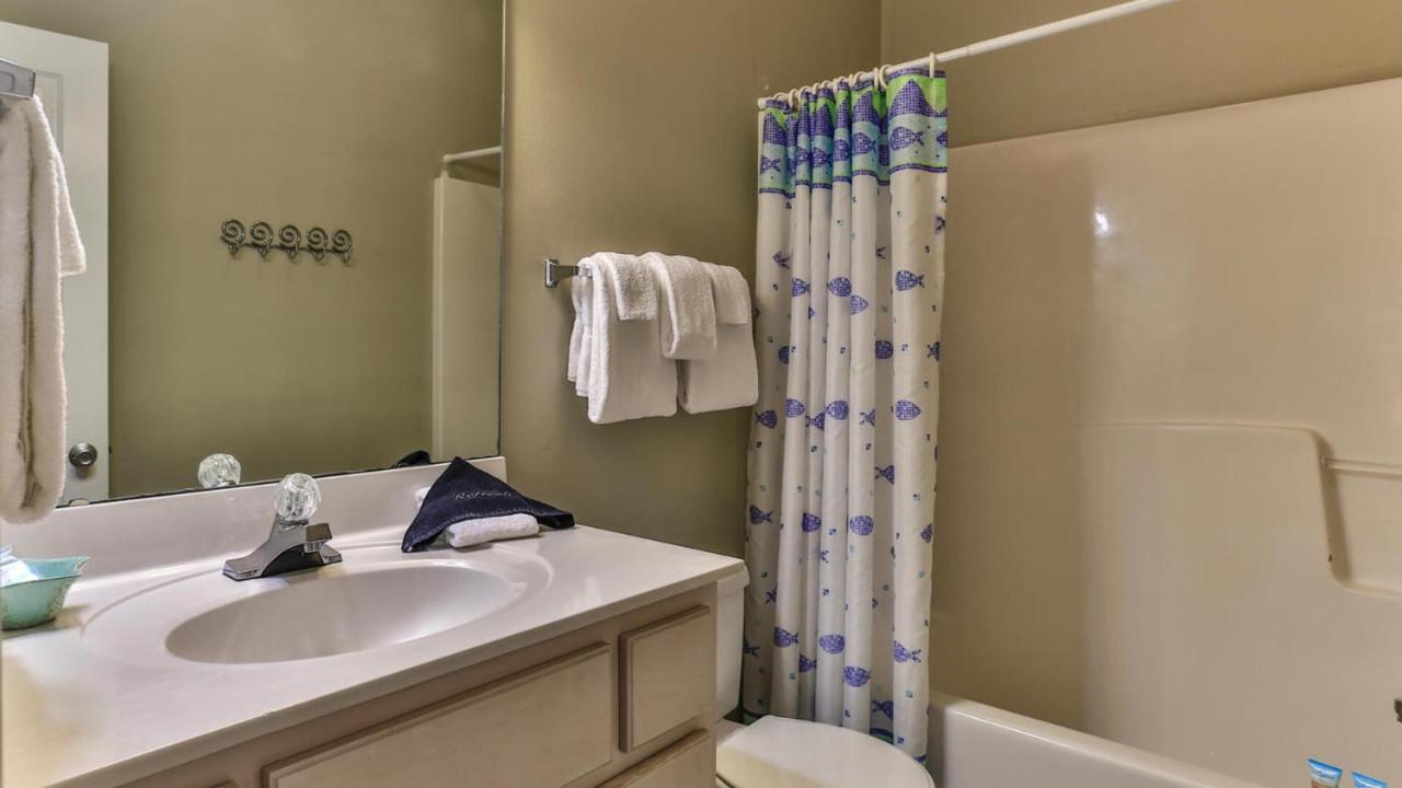 Biglows Bungalow: Beachside Retreat with Pet-Friendly Perks Destin Exterior photo
