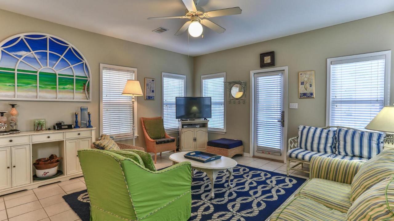 Biglows Bungalow: Beachside Retreat with Pet-Friendly Perks Destin Exterior photo
